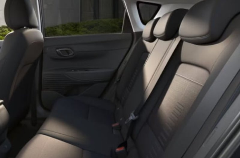 https://www.clarkshyundai.co.uk/assets/media/backseatsofthehyundaibayon.jpeg