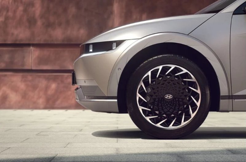 https://www.clarkshyundai.co.uk/assets/media/hyundaiioniq5alloys.jpeg
