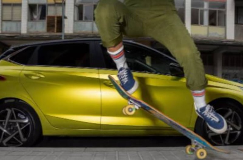 https://www.clarkshyundai.co.uk/assets/media/persononskateboardnexttothehyundaii20.jpeg