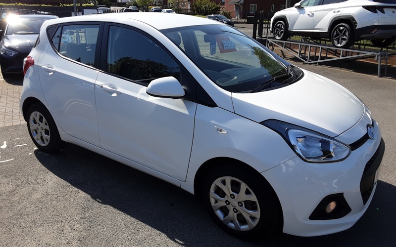 HYUNDAI i10